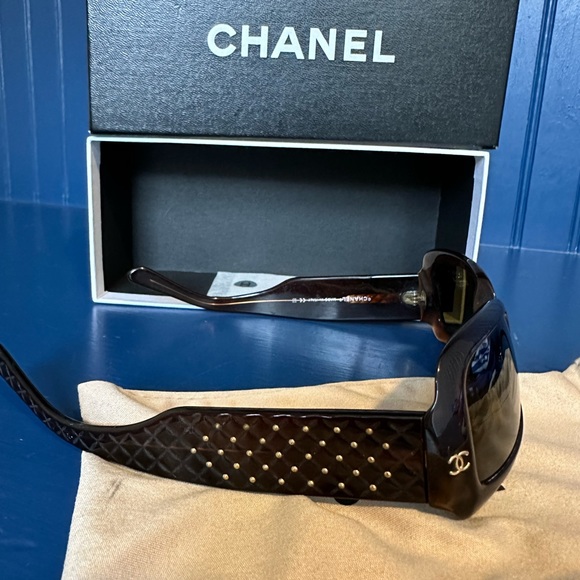 Chanel sunglasses with original pouch and box - Picture 6 of 9